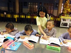 Lớp học Tiếng Anh SYL - chùa Bình An 2016