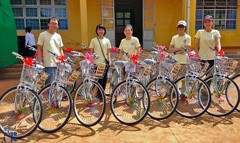Tặng 15 xe đạp cho Học sinh nghèo học giỏi tại Đan Phượng 2016